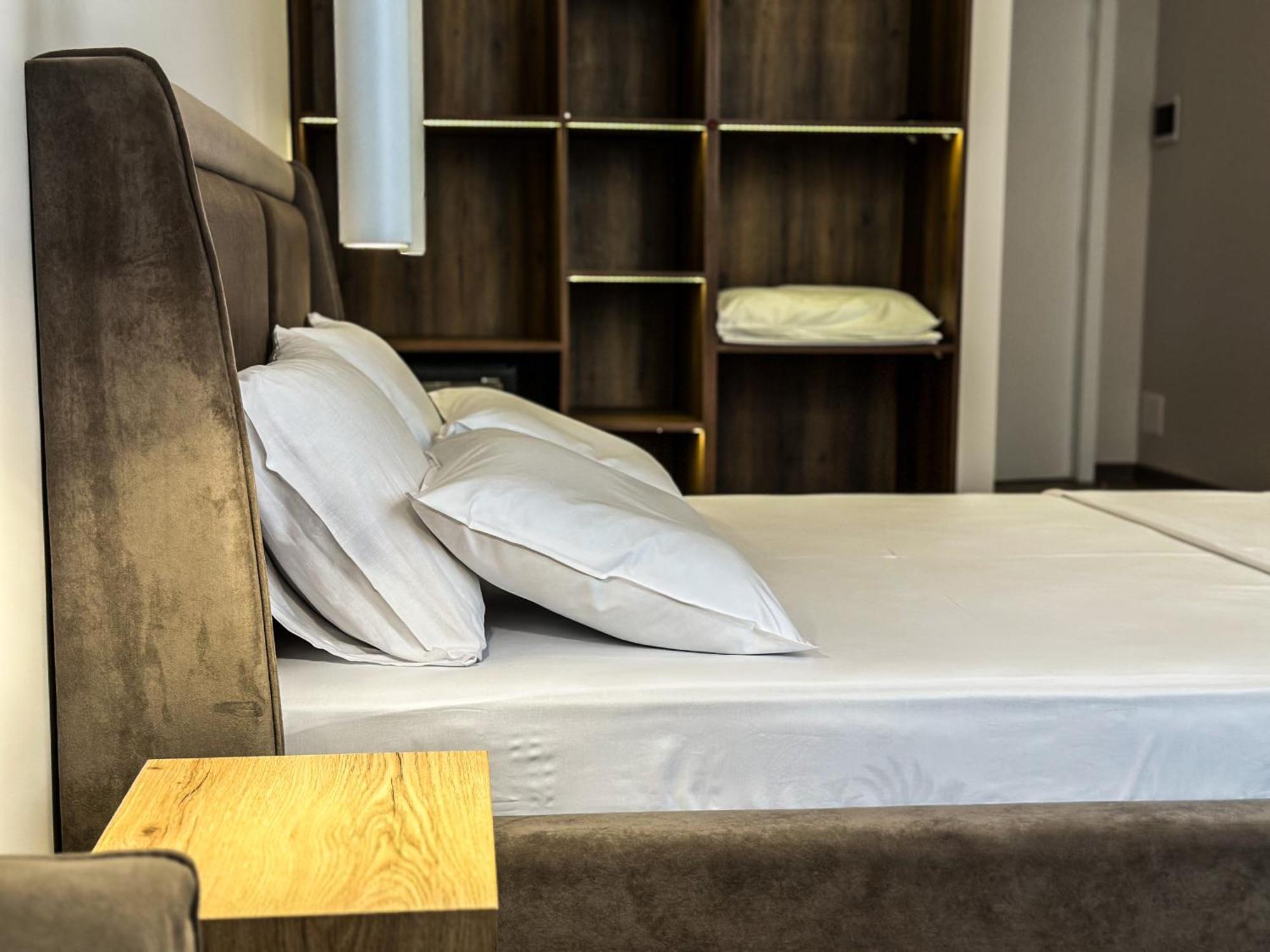 Alexander Rooms & Apartments Durrës Extérieur photo