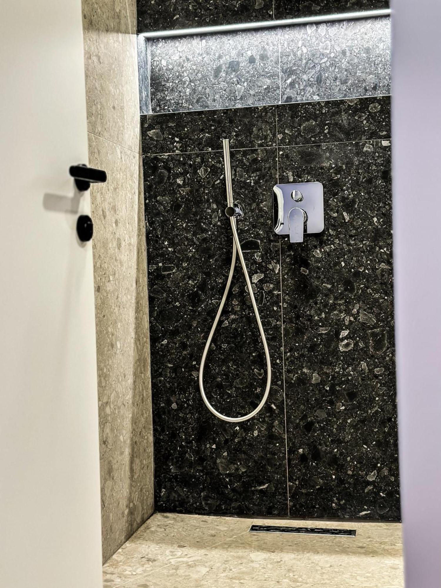 Alexander Rooms & Apartments Durrës Extérieur photo